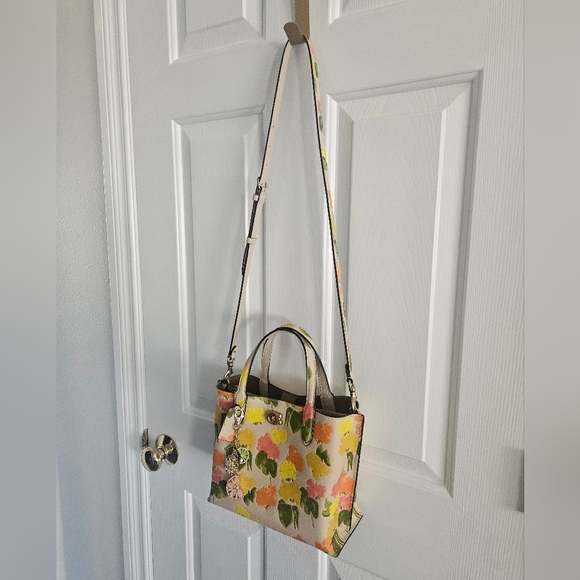 NWOT Coach Floral Printed Willow Tote 24 + Matching Piper K Fruit Bag Charm - Picture 4 of 13